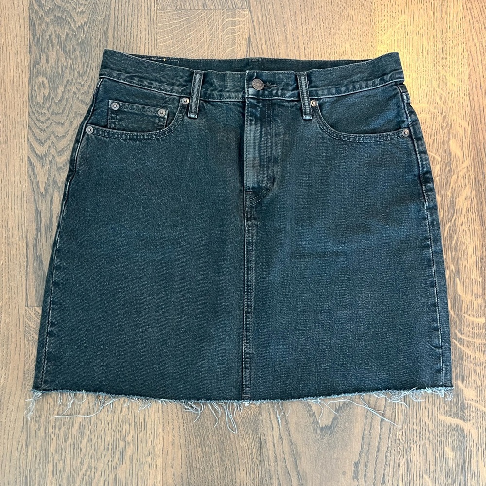 Levi’s black denim skirt size 29